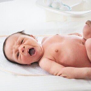 A parent changing the diaper of his newborn to avoid Diaper Rash