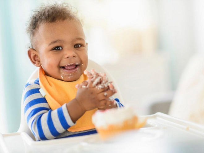  A baby eating solid food the baby-led weaning method.